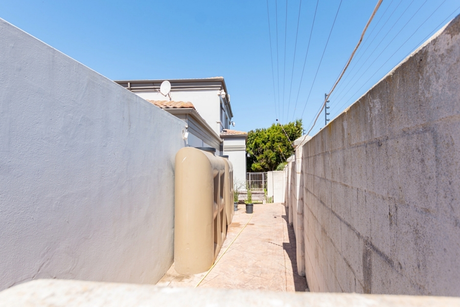 4 Bedroom Property for Sale in Myburgh Park Western Cape